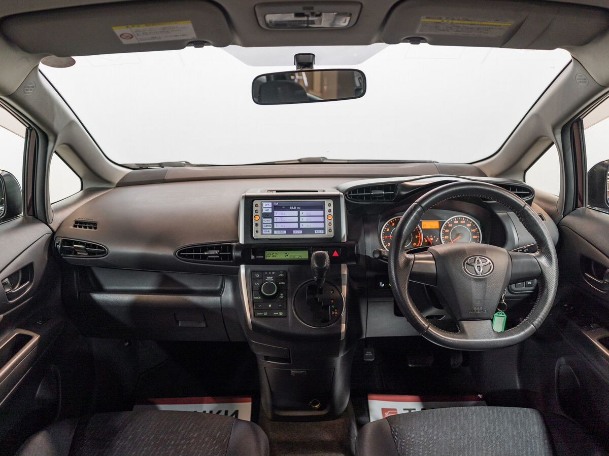 Toyota Wish 2012 - фото автомобиля