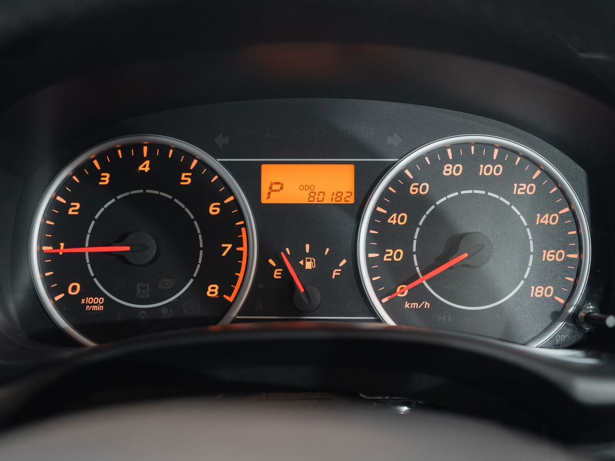 Toyota Wish 2012 - фото автомобиля