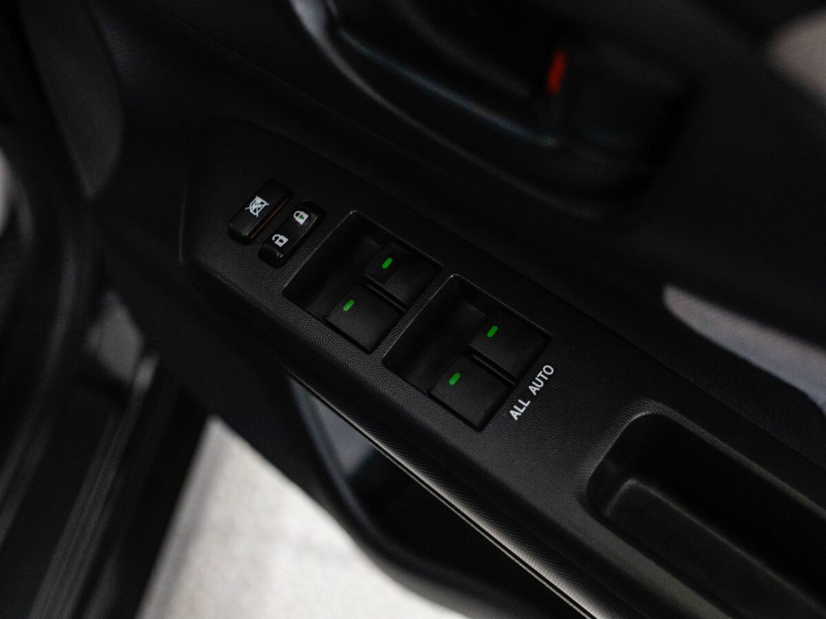 Toyota Wish 2011 - фото автомобиля
