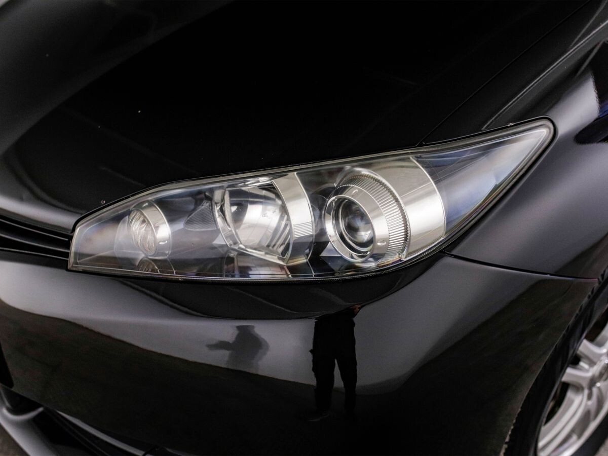 Toyota Wish 2011 - фото автомобиля