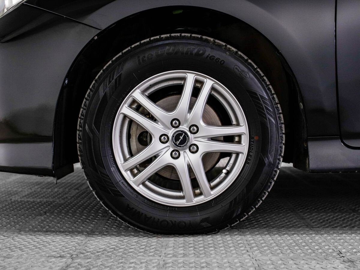 Toyota Wish 2011 - фото автомобиля