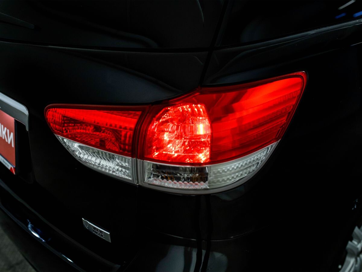 Toyota Wish 2011 - фото автомобиля