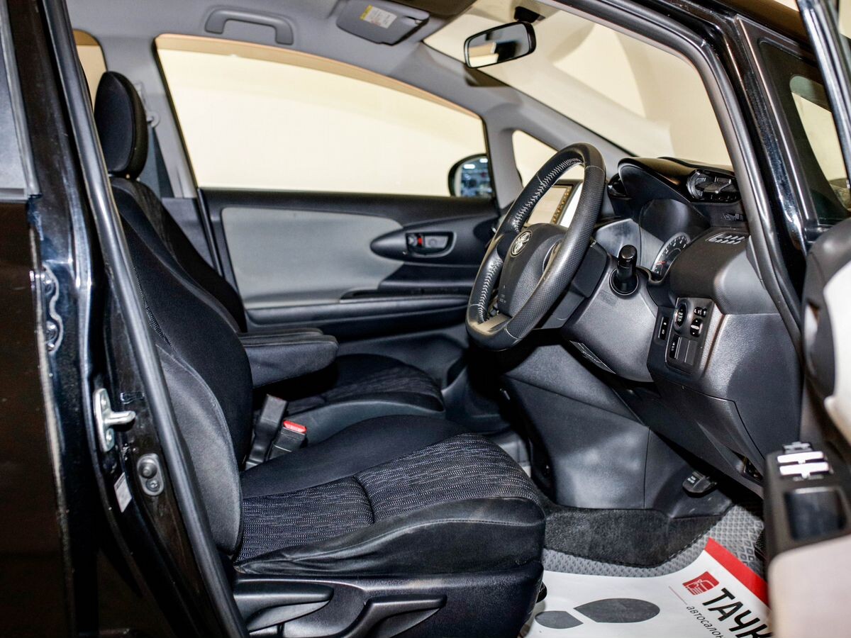 Toyota Wish 2011 - фото автомобиля