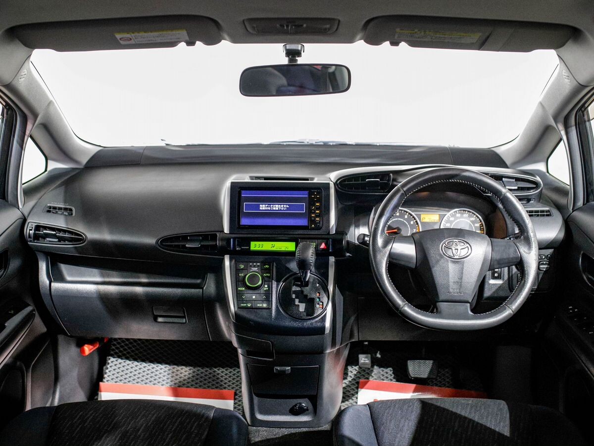 Toyota Wish 2011 - фото автомобиля
