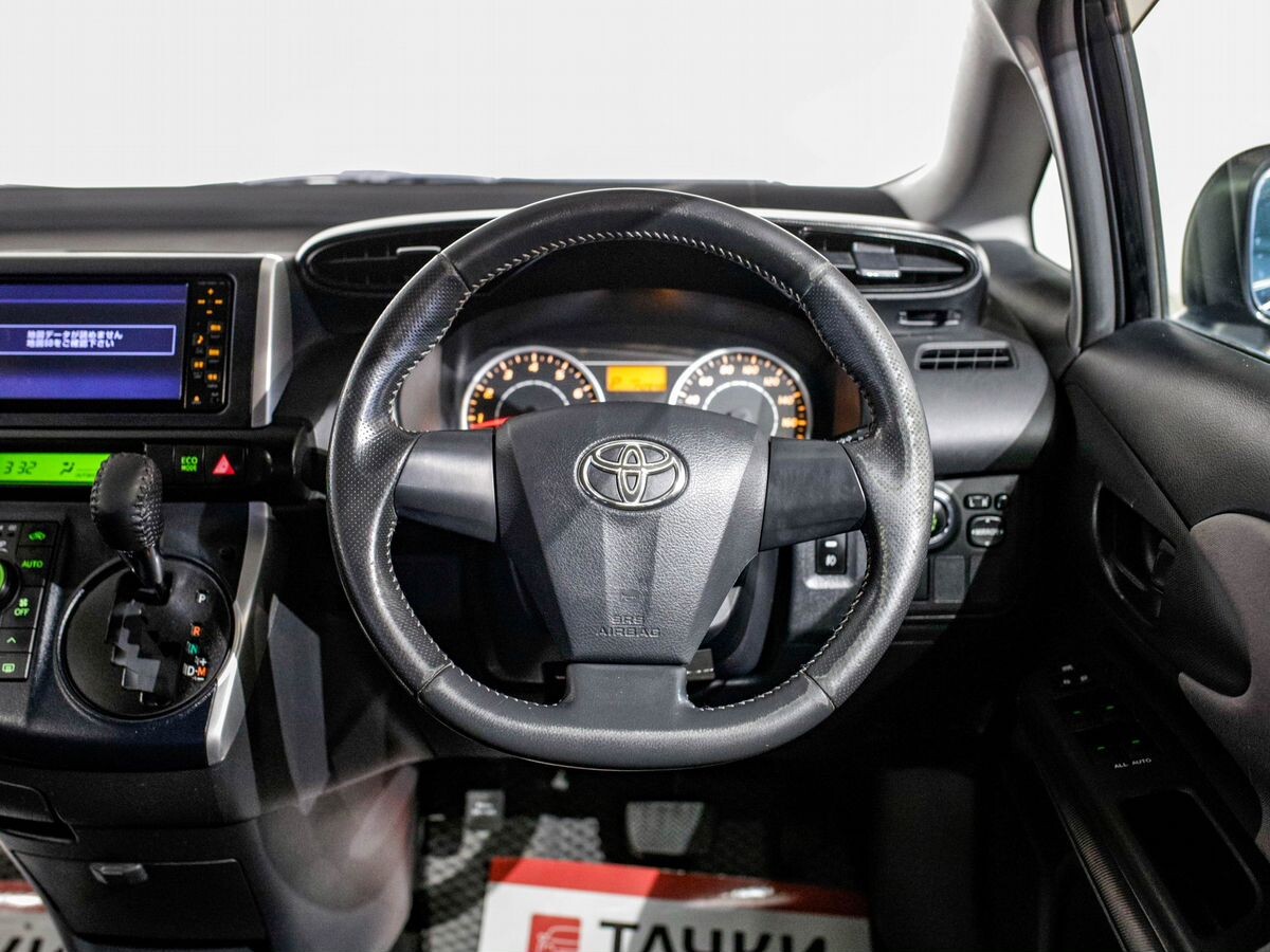 Toyota Wish 2011 - фото автомобиля