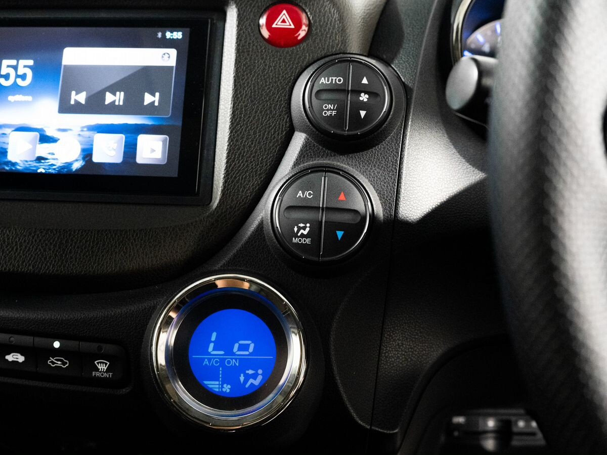 Honda Fit Shuttle 2011 - фото автомобиля