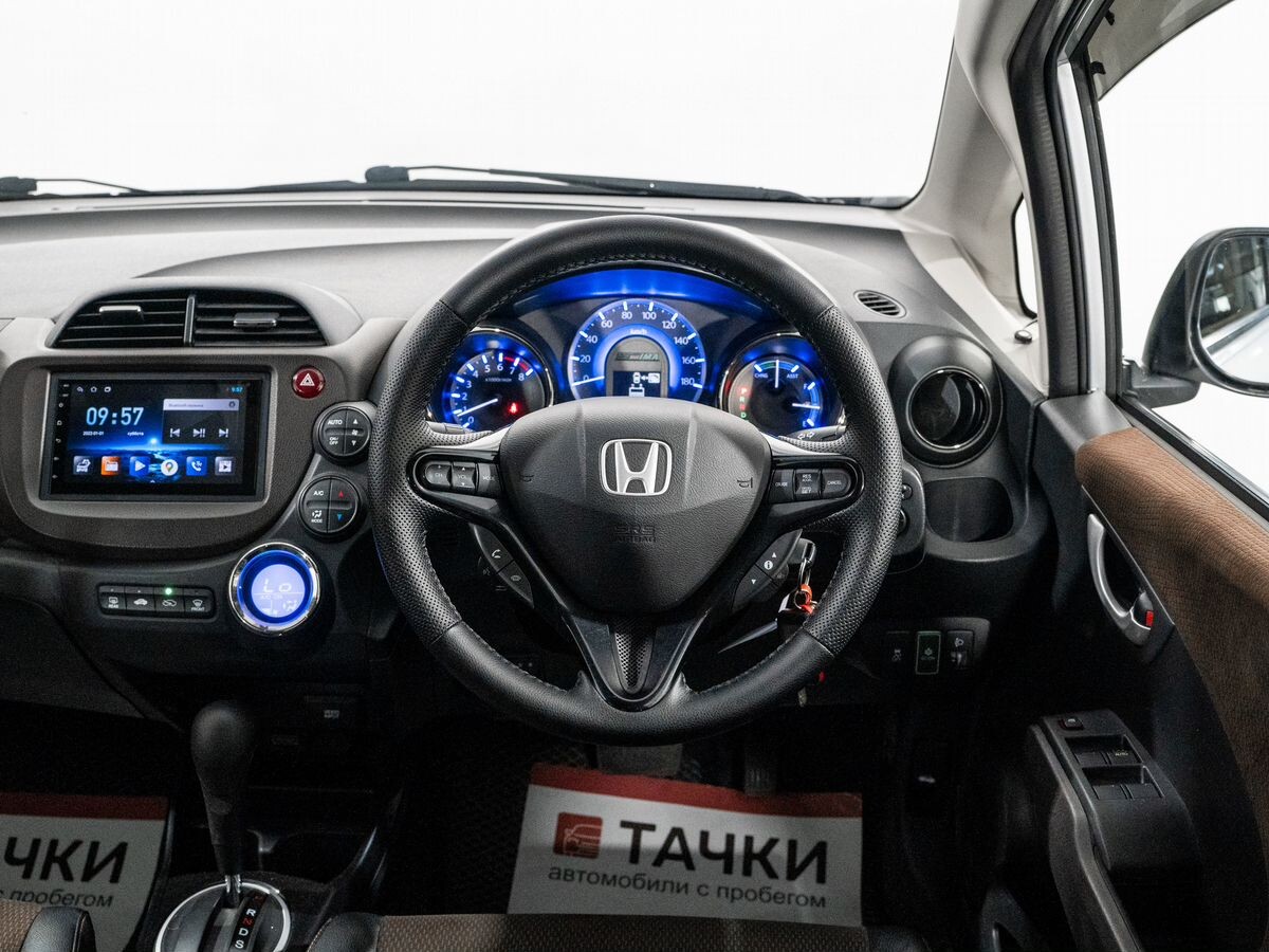 Honda Fit Shuttle 2011 - фото автомобиля