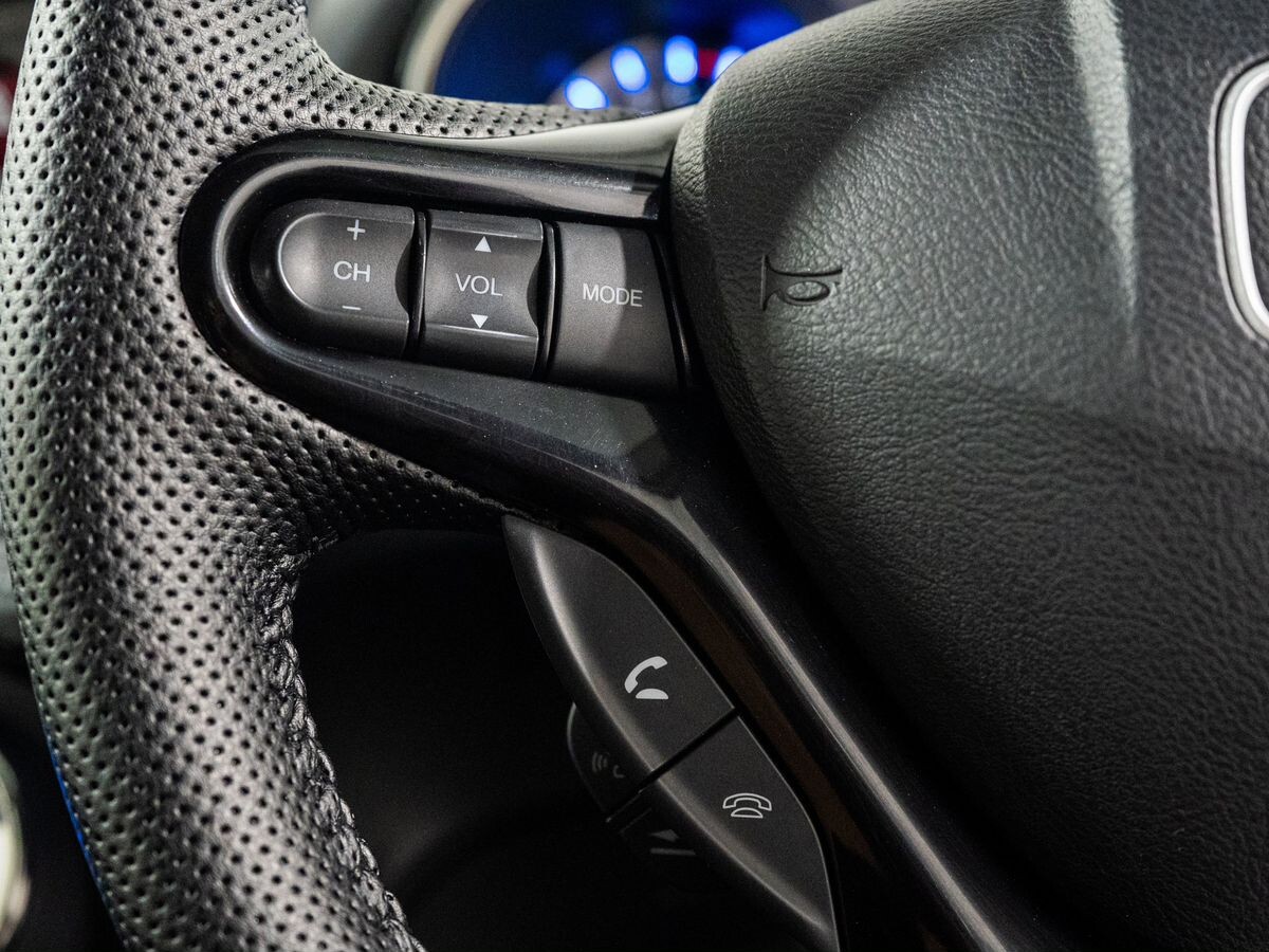 Honda Fit Shuttle 2011 - фото автомобиля