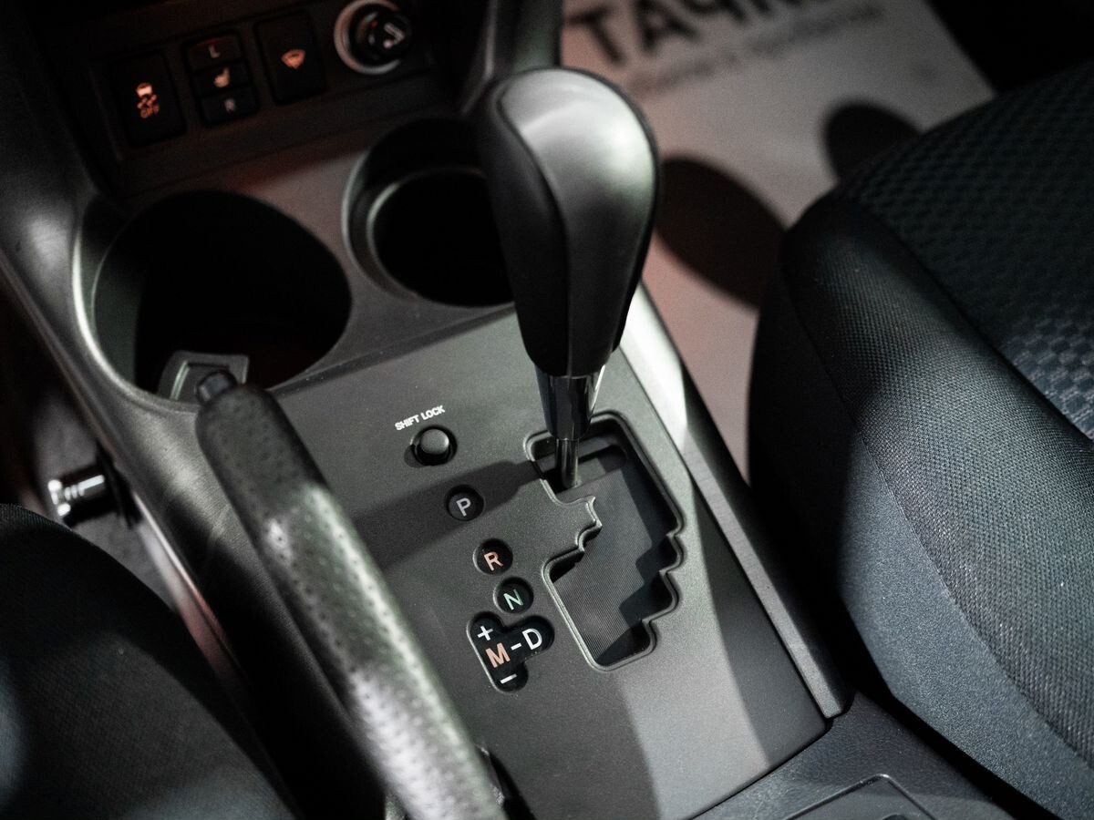 Toyota RAV4 2010 - фото автомобиля