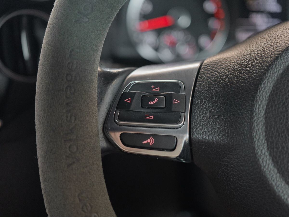Volkswagen Tiguan 2015 - фото автомобиля