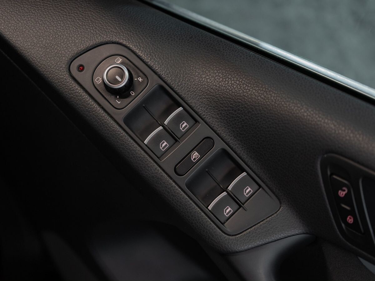 Volkswagen Tiguan 2015 - фото автомобиля