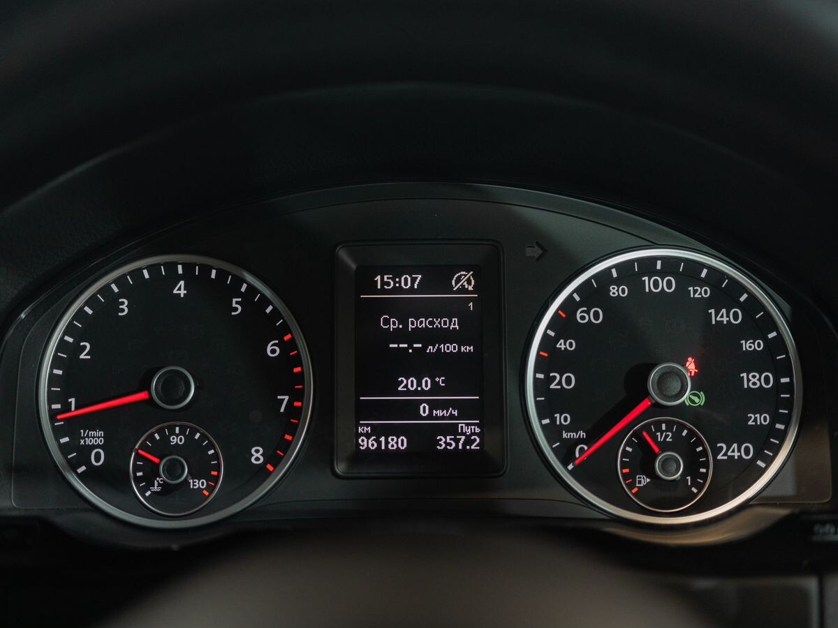 Volkswagen Tiguan 2015 - фото автомобиля