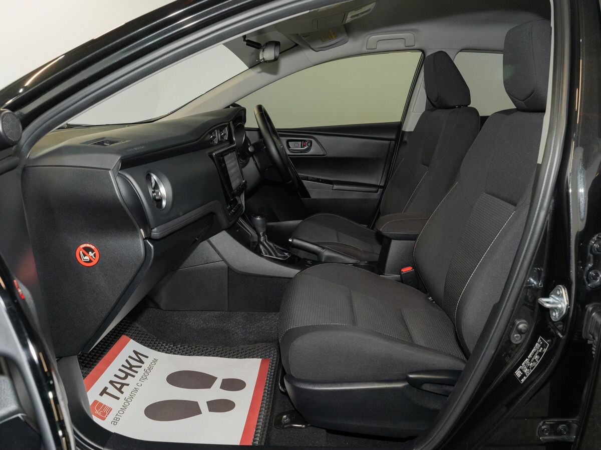 Toyota Auris 2016 - фото автомобиля