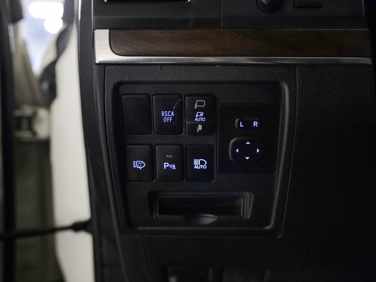 Toyota Land Cruiser 2021 - фото автомобиля