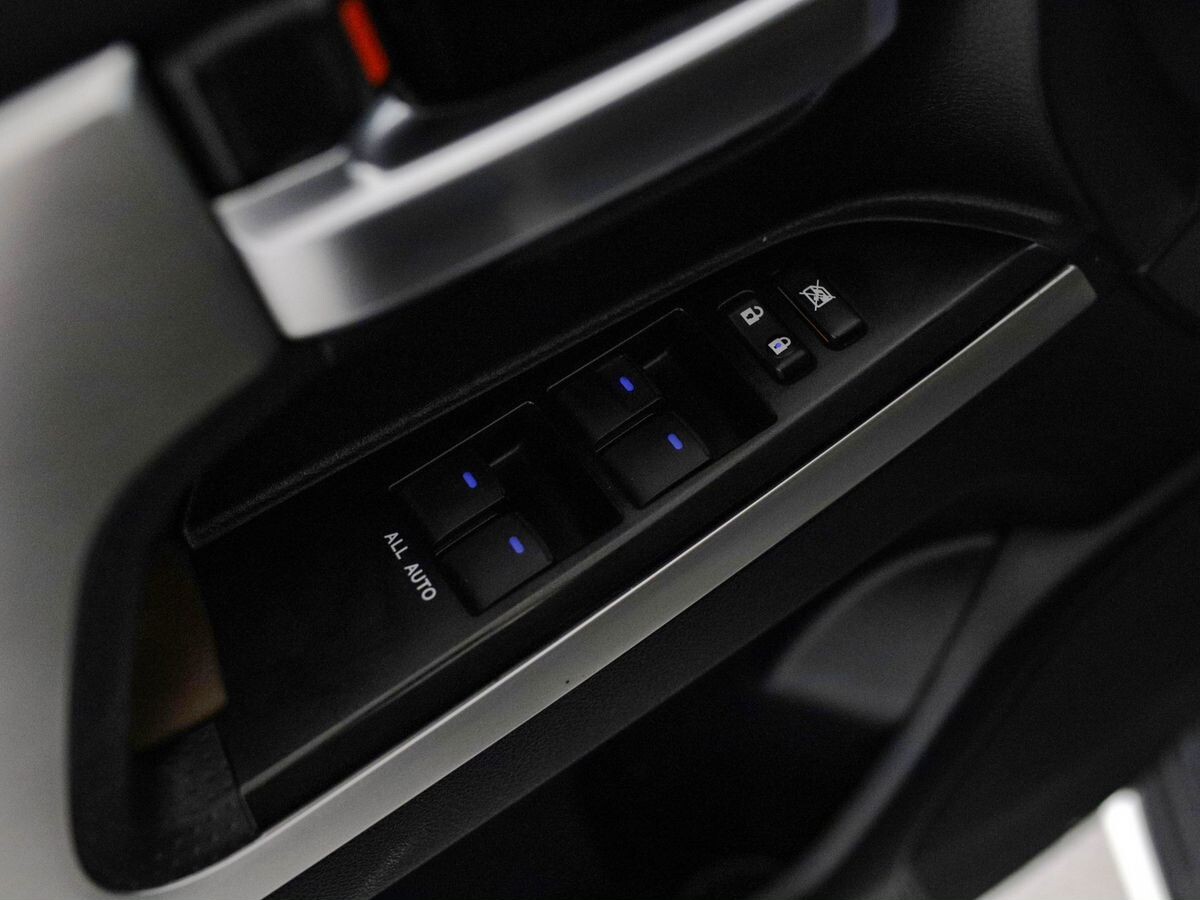Toyota Land Cruiser 2021 - фото автомобиля