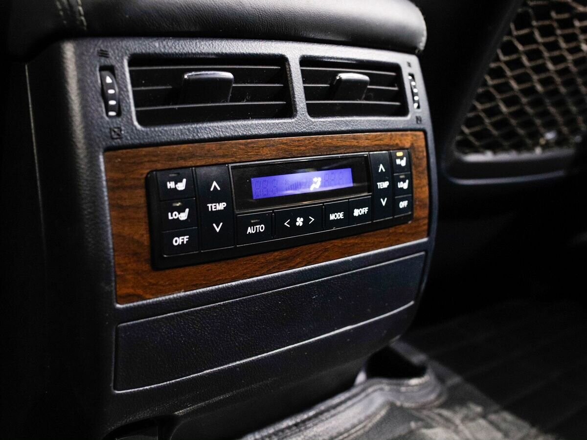 Toyota Land Cruiser 2021 - фото автомобиля