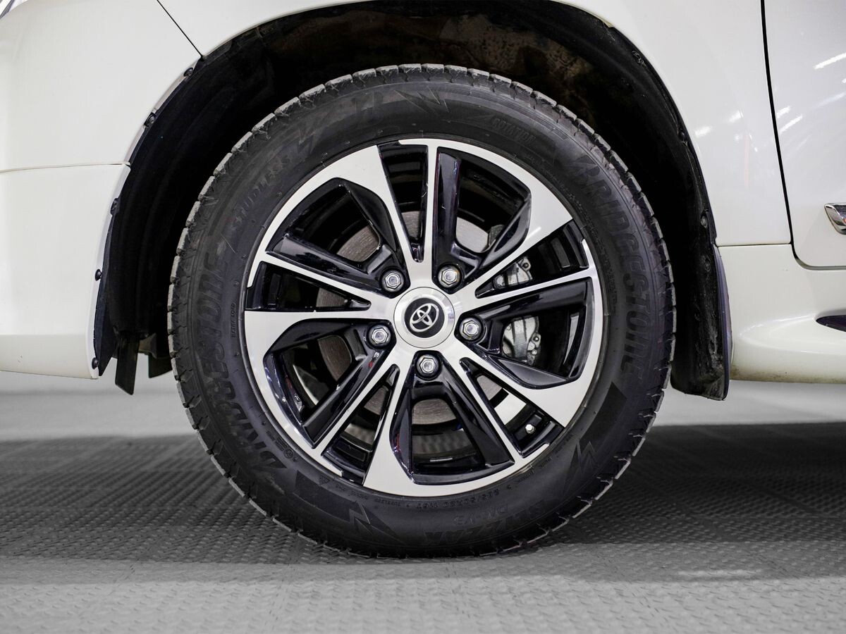 Toyota Land Cruiser 2021 - фото автомобиля