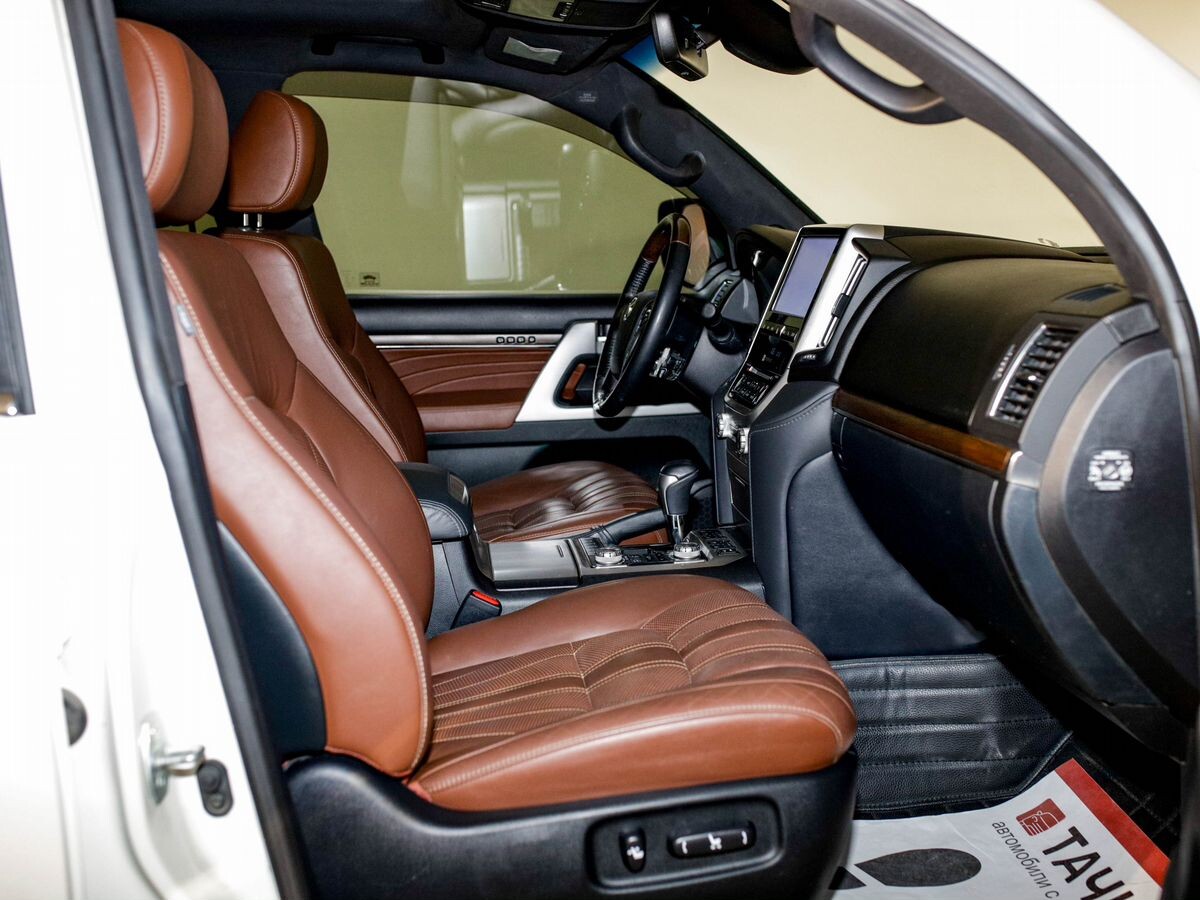 Toyota Land Cruiser 2021 - фото автомобиля