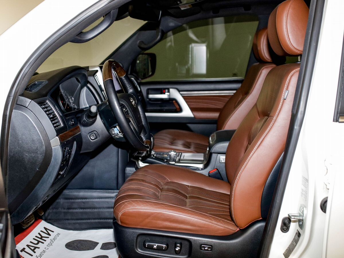 Toyota Land Cruiser 2021 - фото автомобиля