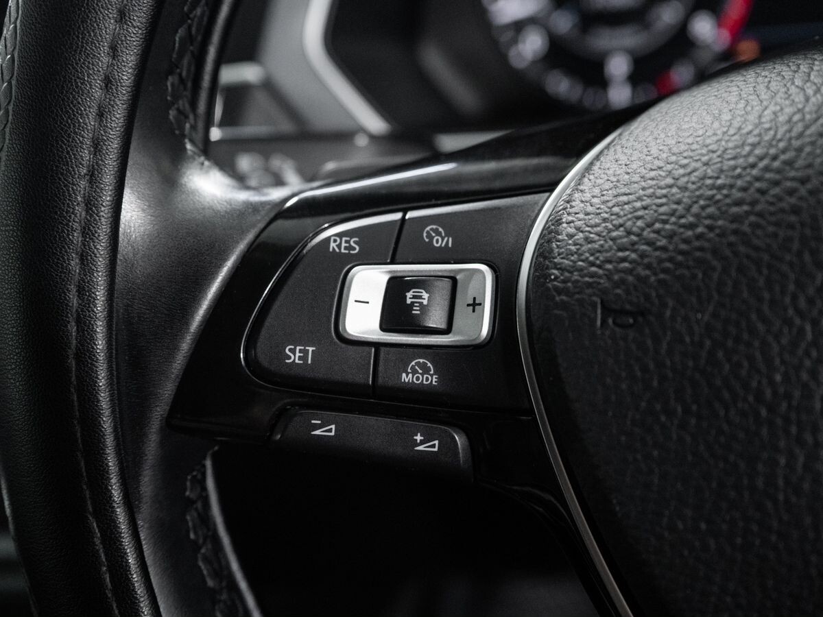 Volkswagen Tiguan 2018 - фото автомобиля