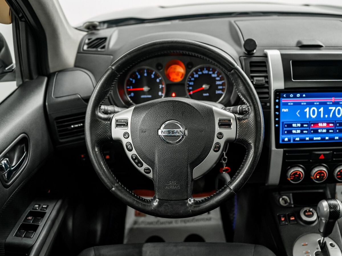 Nissan X-Trail 2010 - фото автомобиля