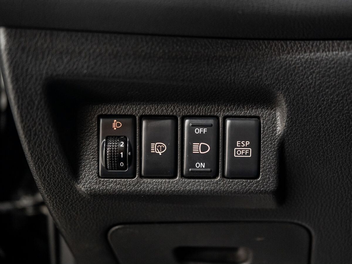 Nissan X-Trail 2010 - фото автомобиля