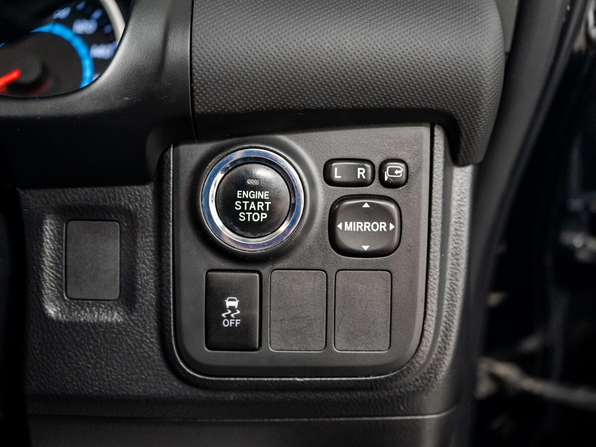 Toyota Wish 2010 - фото автомобиля