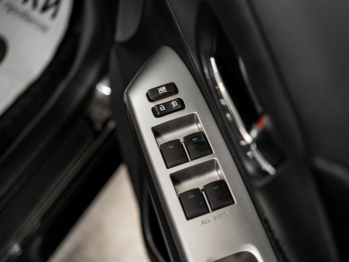 Toyota Wish 2010 - фото автомобиля