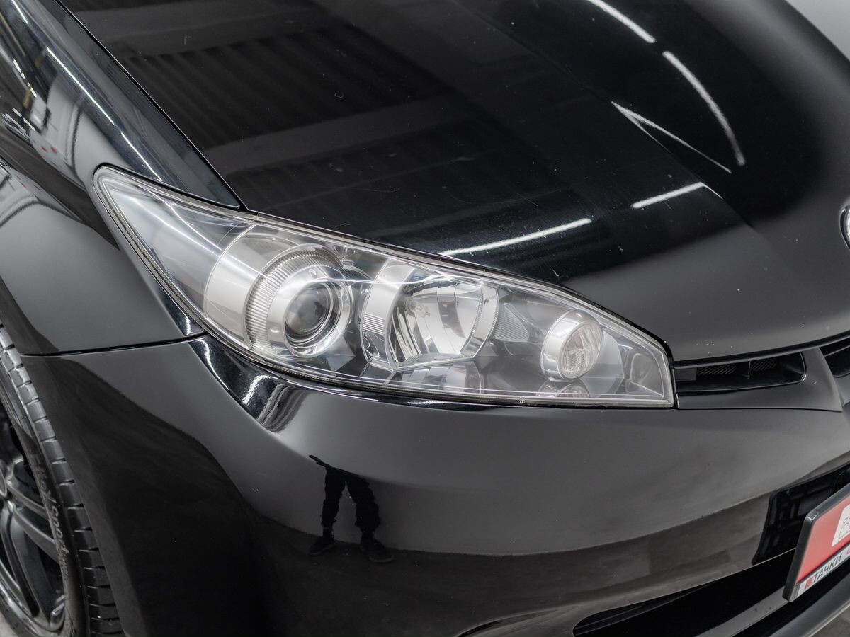 Toyota Wish 2010 - фото автомобиля