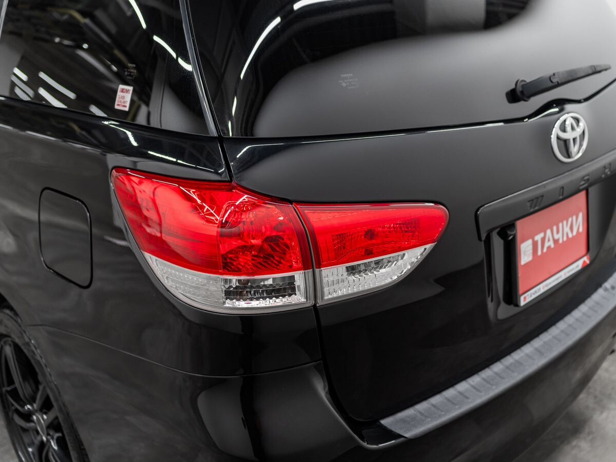 Toyota Wish 2010 - фото автомобиля