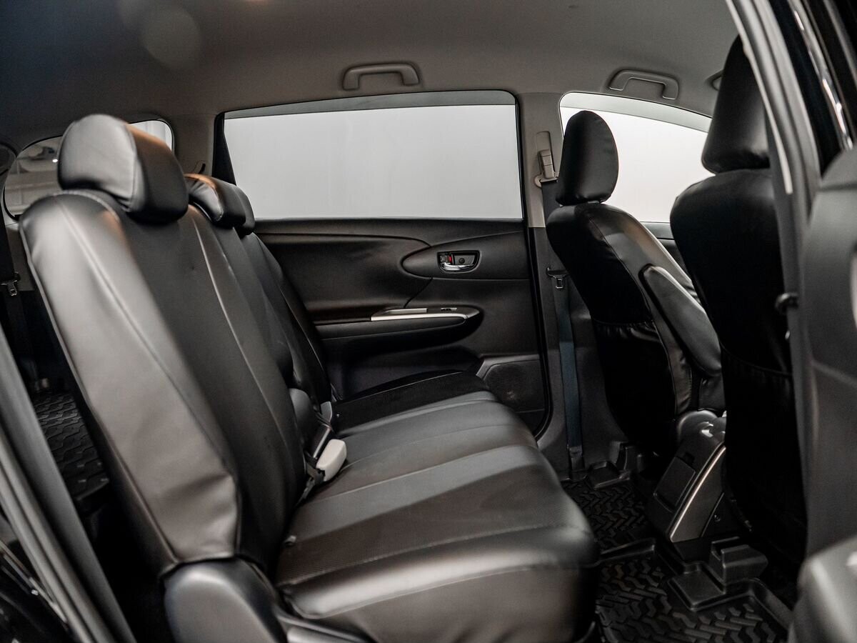 Toyota Wish 2010 - фото автомобиля