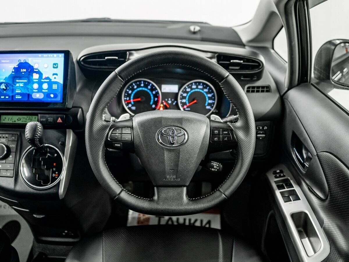 Toyota Wish 2010 - фото автомобиля