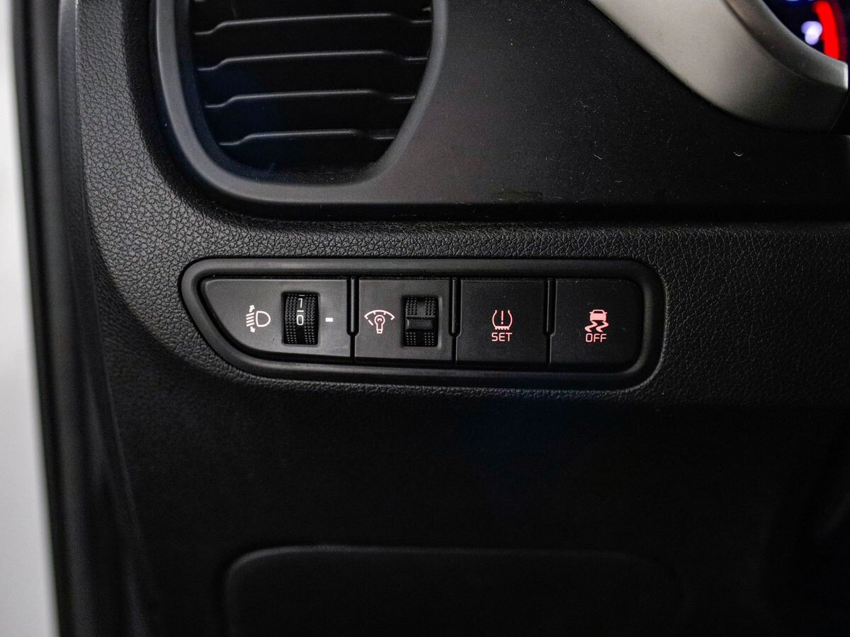 Kia Rio 2021 - фото автомобиля