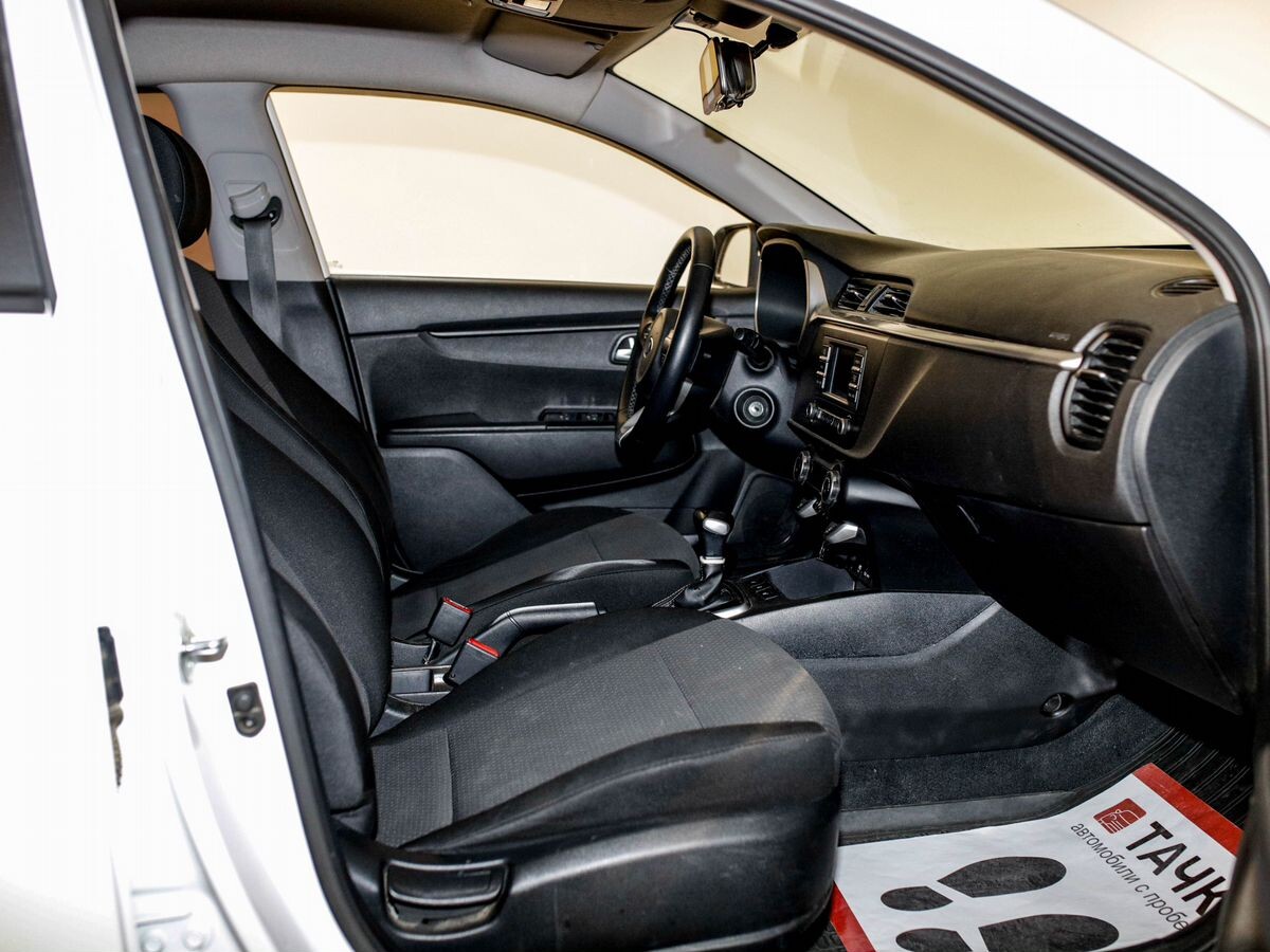 Kia Rio 2021 - фото автомобиля