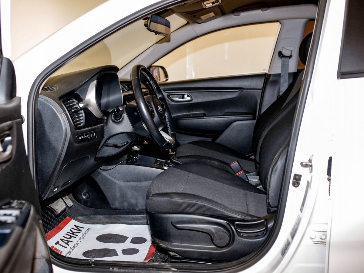 Kia Rio 2021 - фото автомобиля