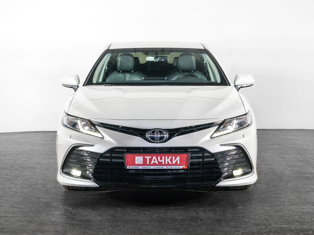 Toyota Camry 2021 - фото автомобиля