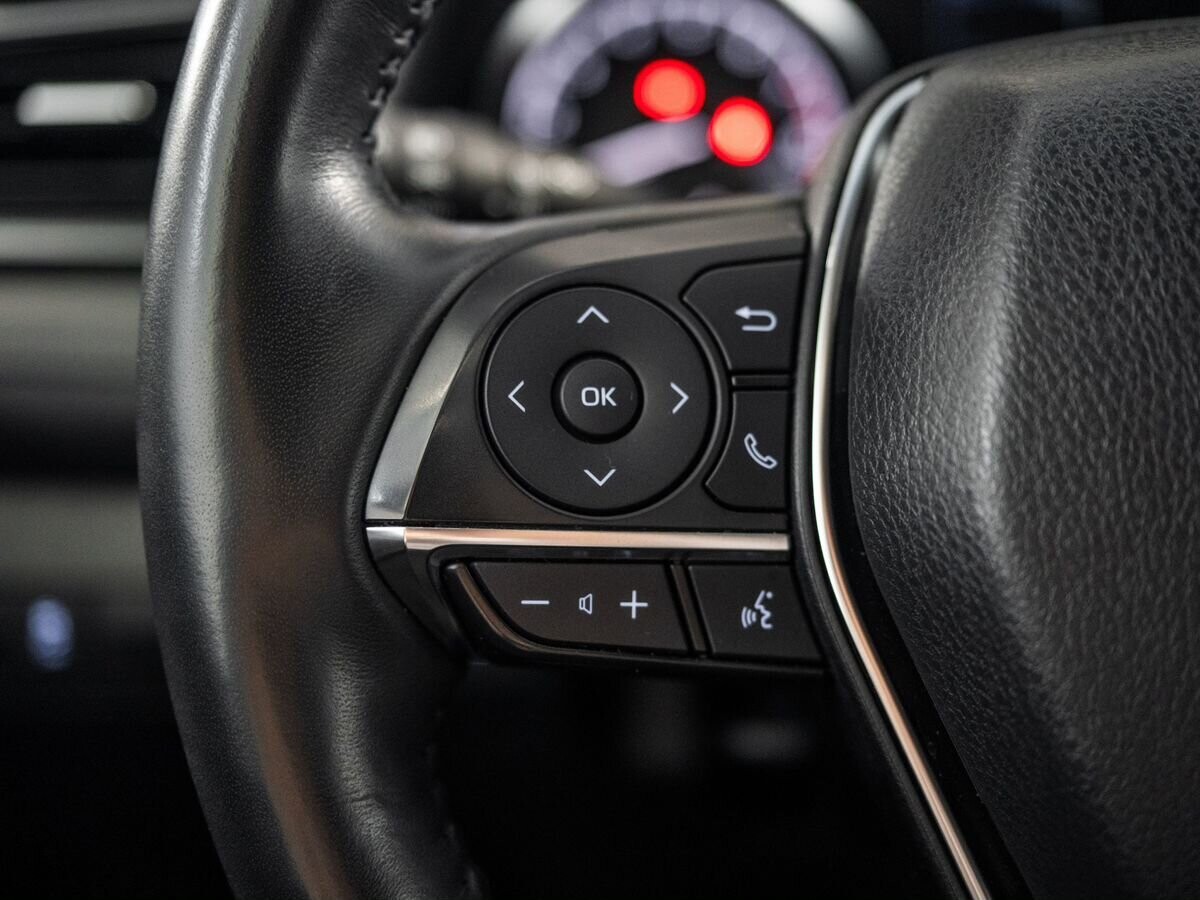 Toyota Camry 2021 - фото автомобиля