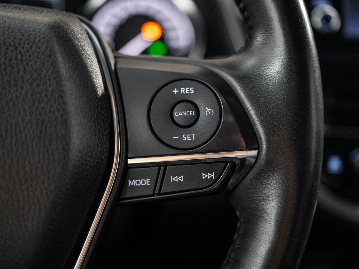 Toyota Camry 2021 - фото автомобиля