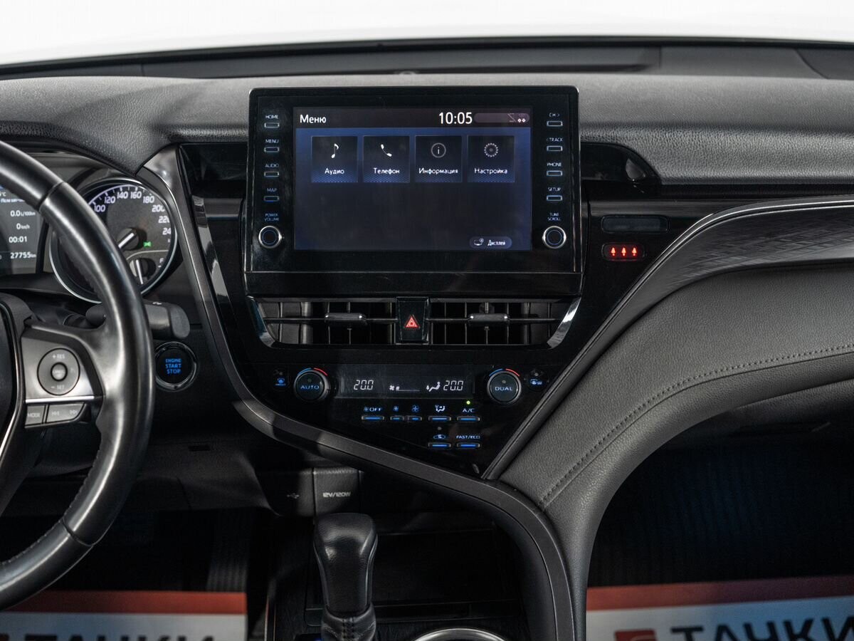 Toyota Camry 2021 - фото автомобиля