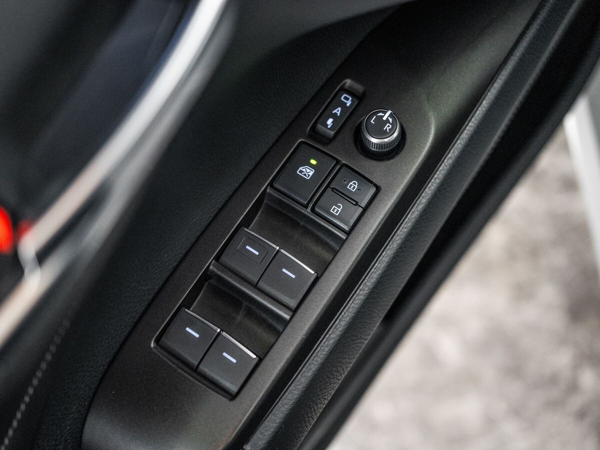 Toyota Camry 2021 - фото автомобиля