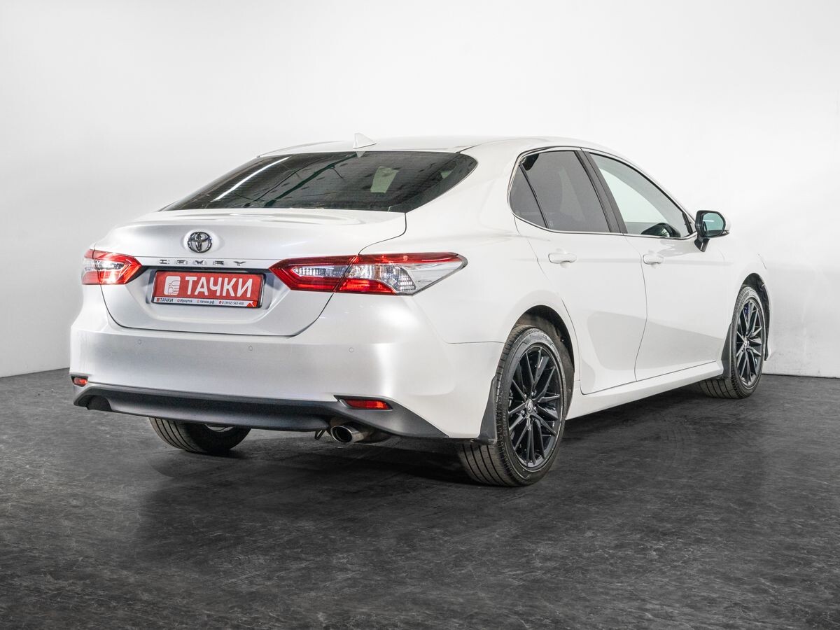 Toyota Camry 2021 - фото автомобиля