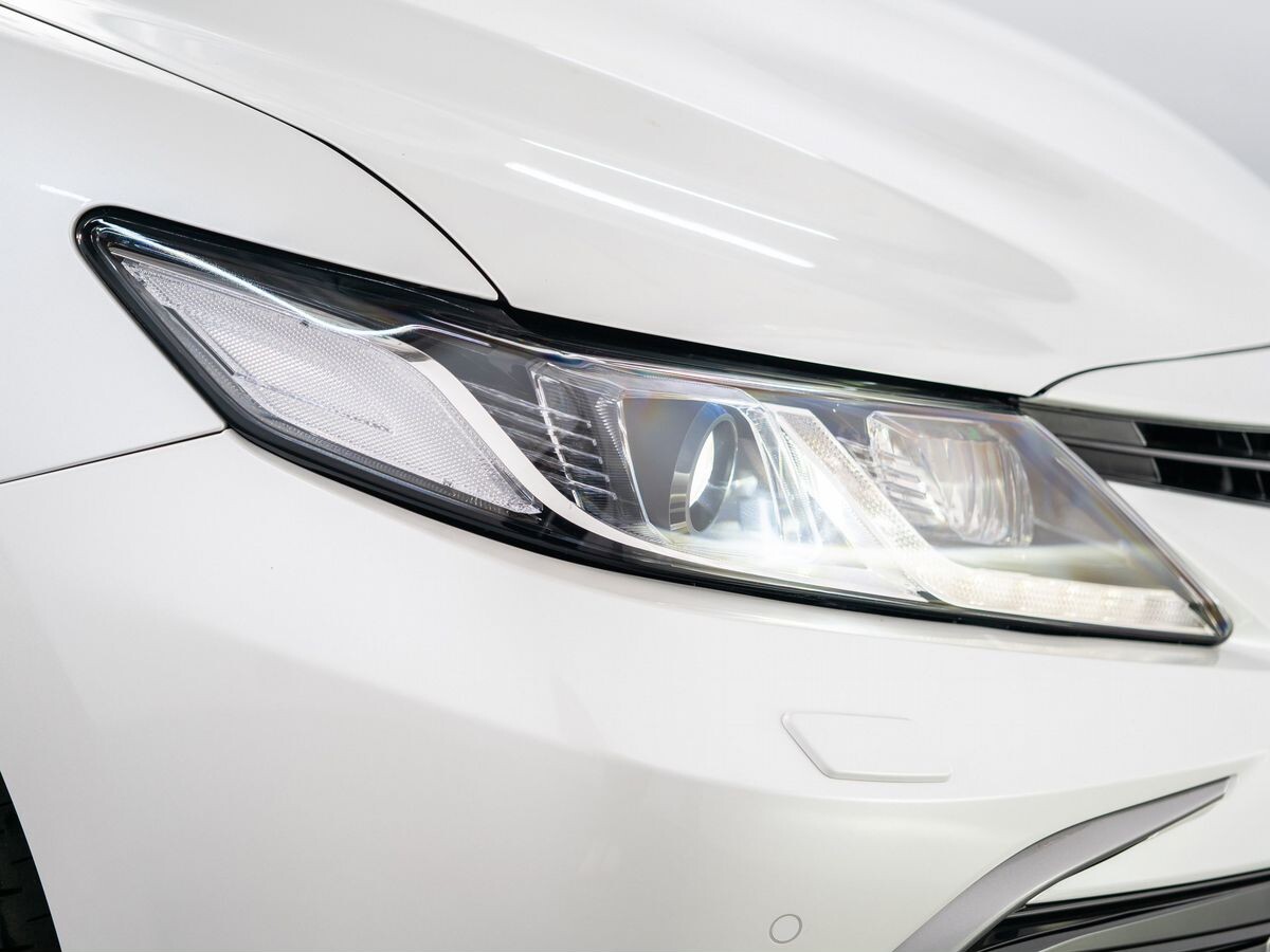 Toyota Camry 2021 - фото автомобиля