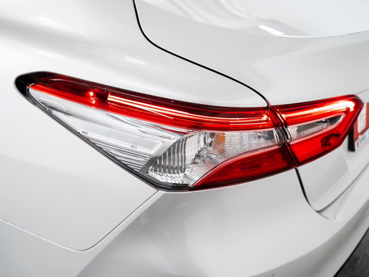 Toyota Camry 2021 - фото автомобиля