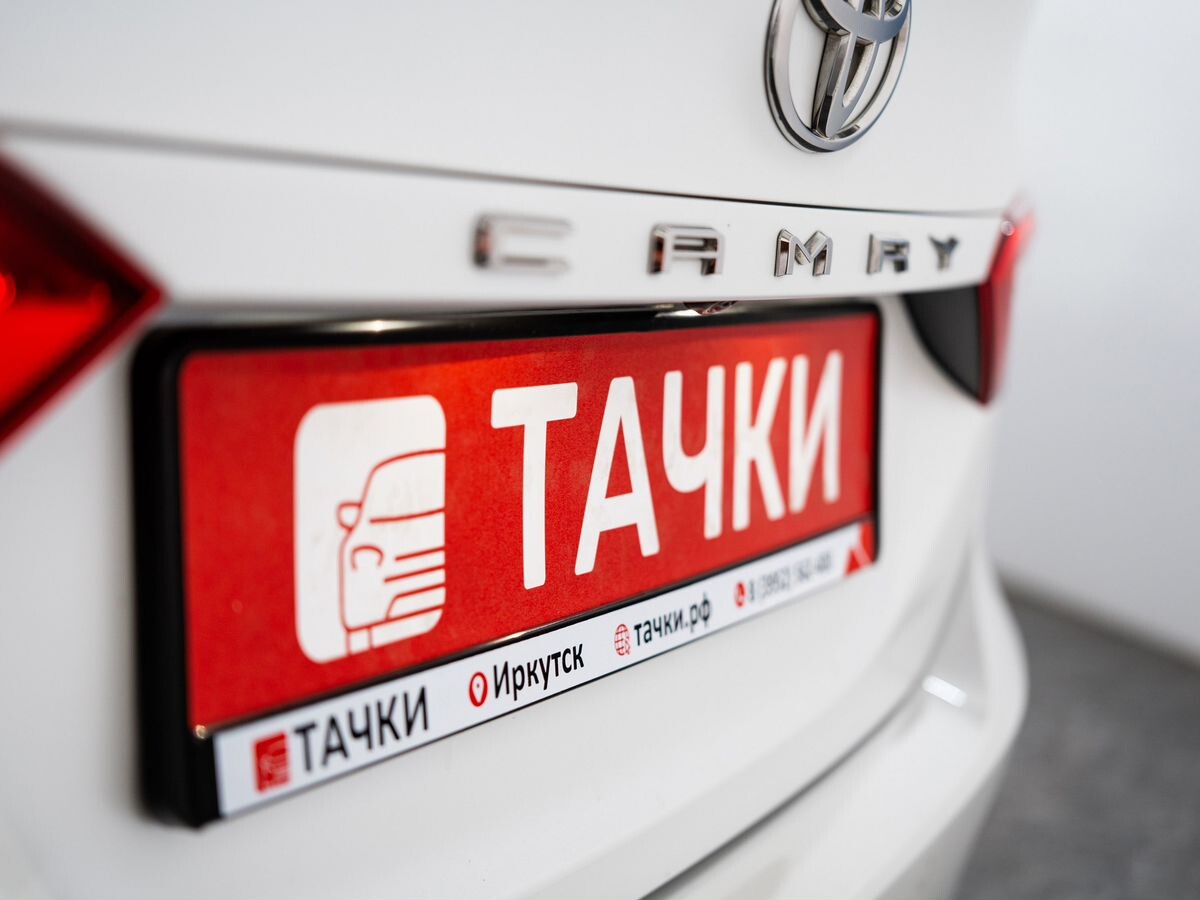 Toyota Camry 2021 - фото автомобиля