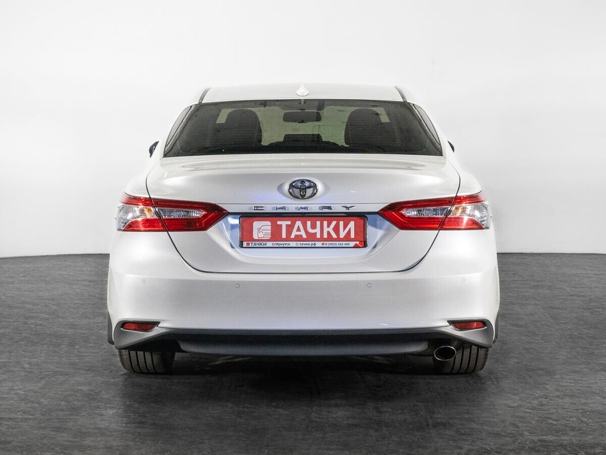 Toyota Camry 2021 - фото автомобиля