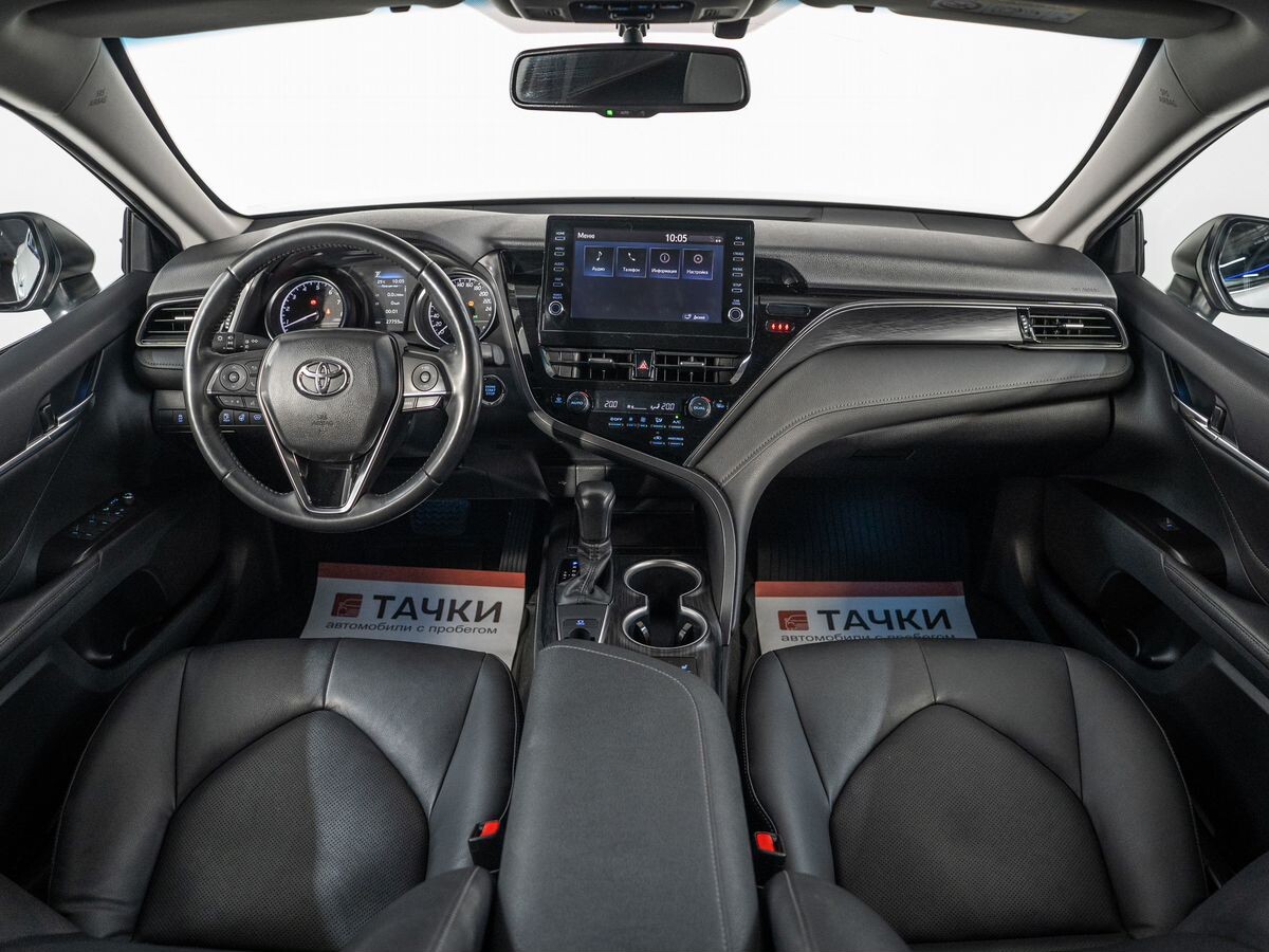 Toyota Camry 2021 - фото автомобиля
