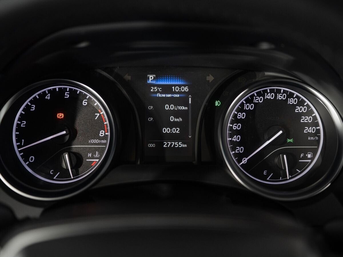 Toyota Camry 2021 - фото автомобиля