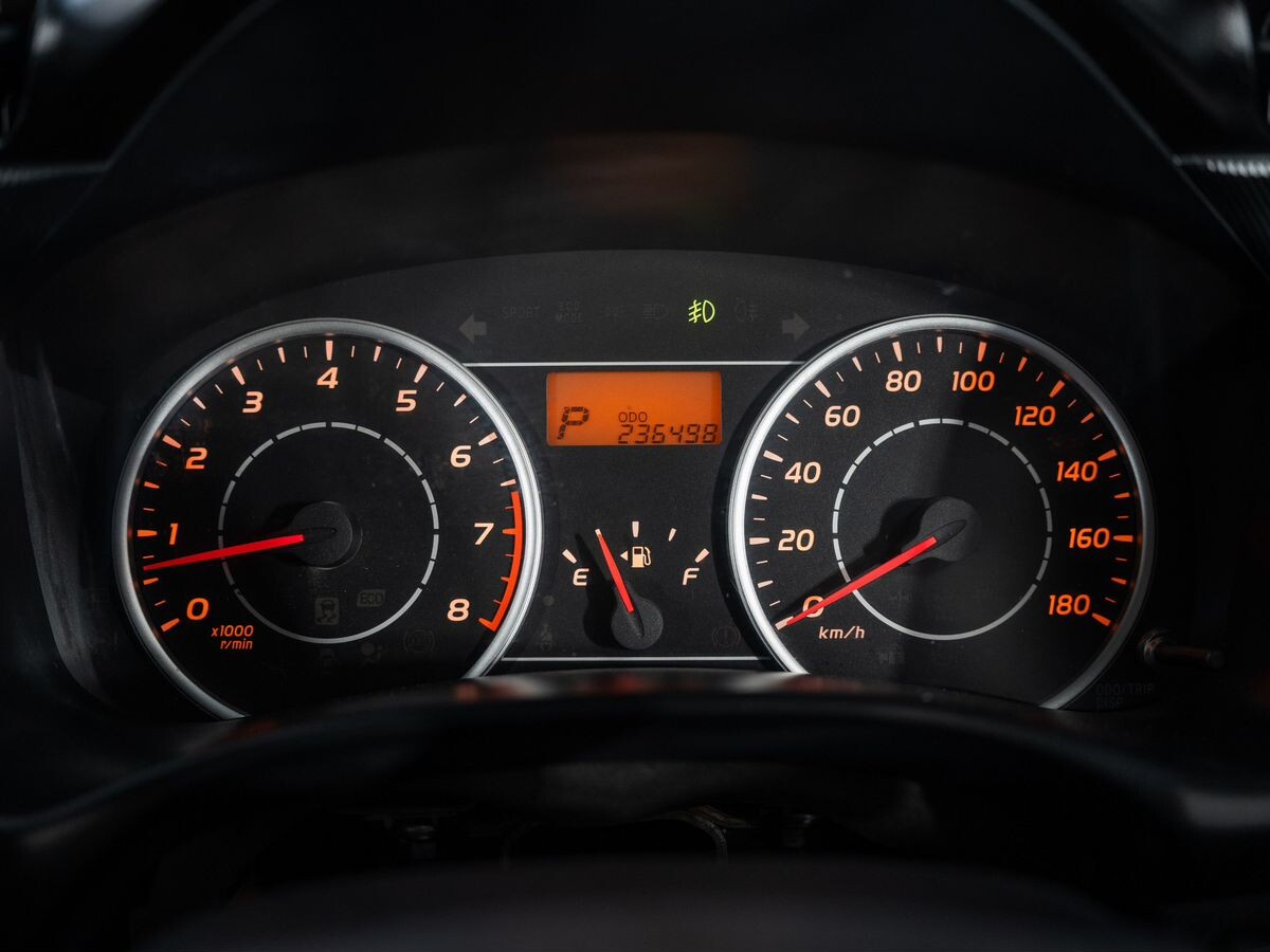 Toyota Wish 2010 - фото автомобиля