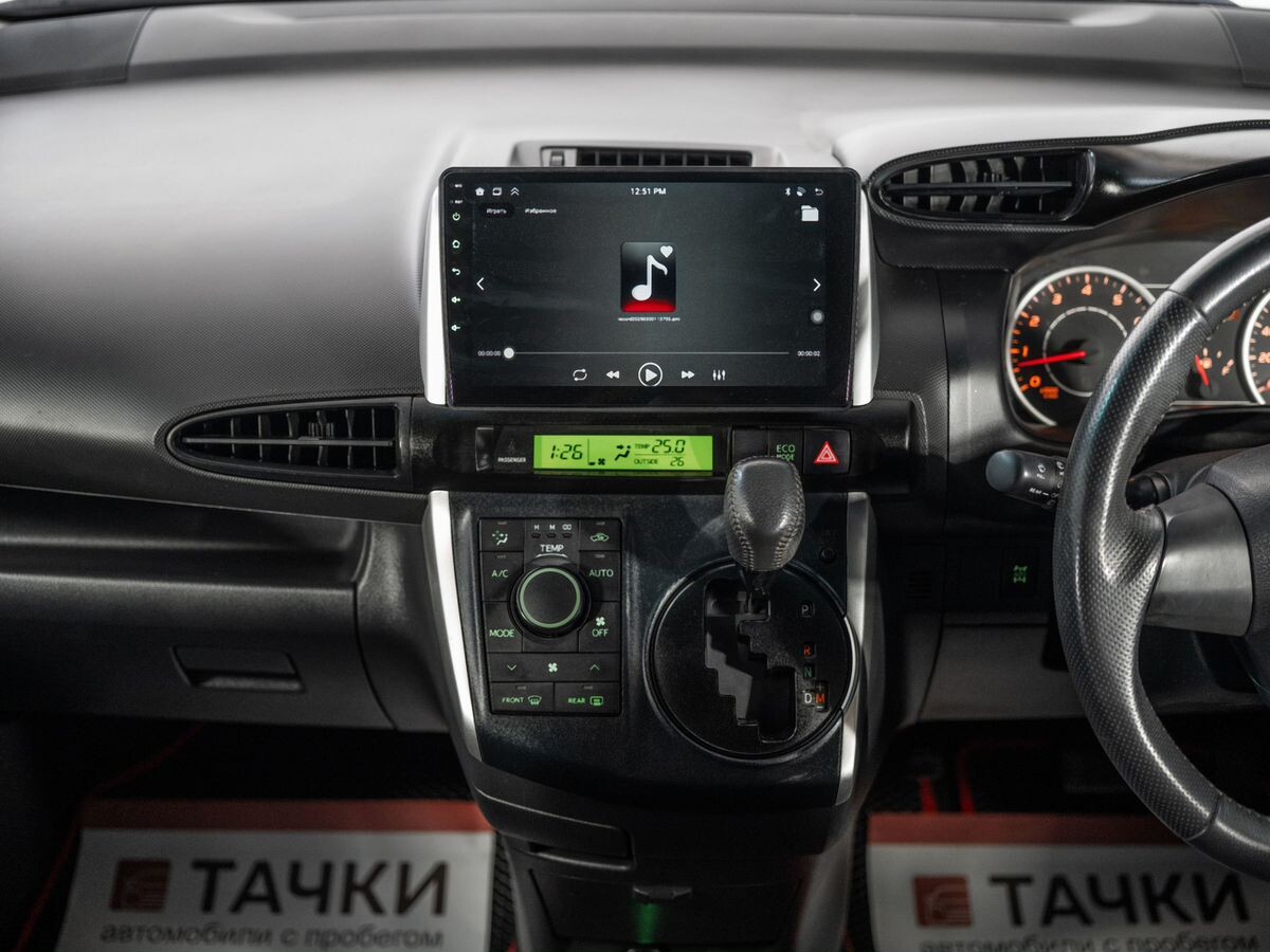 Toyota Wish 2010 - фото автомобиля