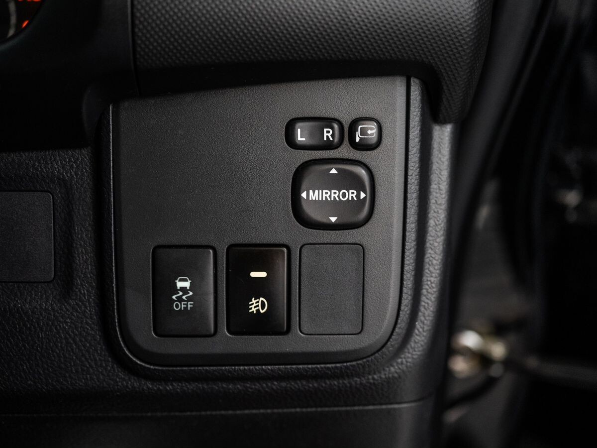 Toyota Wish 2010 - фото автомобиля